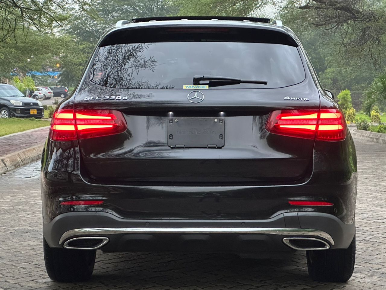 Mercedes Benz thumbnail 2